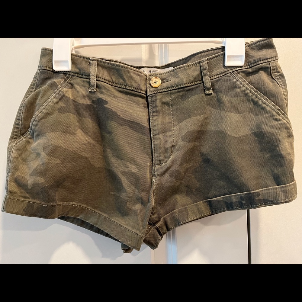 Abercrombie and fitch camo shorts
